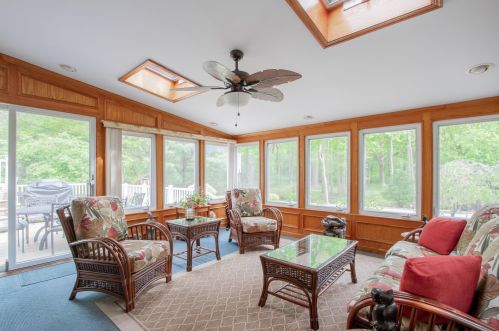 11 Mohican Dr, Middletown, NJ 07748-3749
