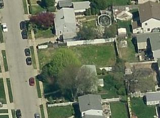 31 Acorn Ln, Plainedge, NY 11756-4705