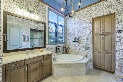 2239 Residence Cir, Naples FL 34105-3084 exterior