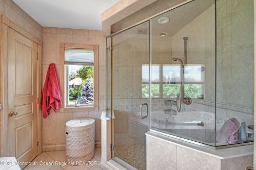 24 Dora Ln, Holmdel Village NJ  07733-1671 exterior