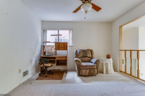 6 Summit Ct, Annandale NJ  08801-1501 exterior