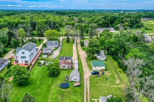 25011 Loomis Rd, Waterford WI  53185-1419 exterior