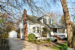 362 Woodland Dr, Brightwaters, NY 11718-1926