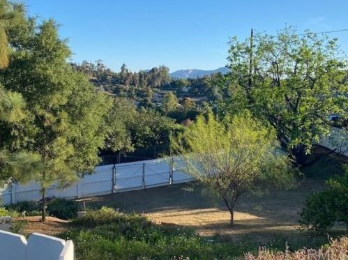 1247 Ln Cresta Blvd, El Cajon CA 92021-4032 exterior