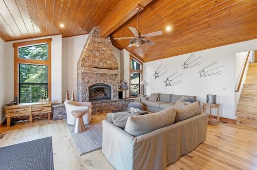 11298 Ski Slope Way, Truckee CA  96161-6603 exterior