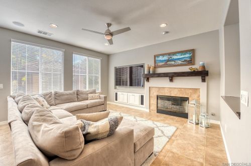 7432 Circulo Sequoia, Carlsbad CA 92009-8467 exterior