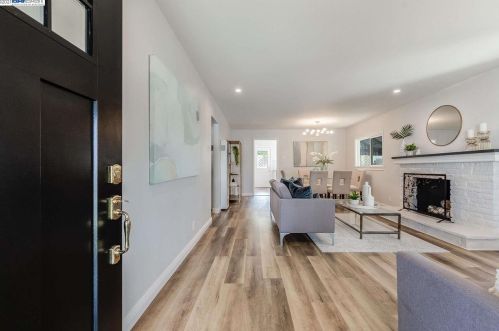 14307 Merced St, San Leandro CA  94579-1052 exterior