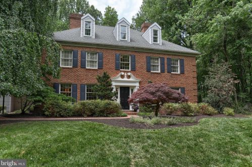 645 Hilltop Rd, Hummelstown, PA 17036-8513
