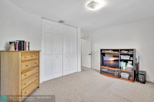 5098 168 Ave, Hollywood FL  33027-4913 exterior