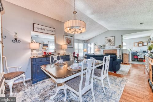 558 Cedar Holw Dr, Yardley PA exterior