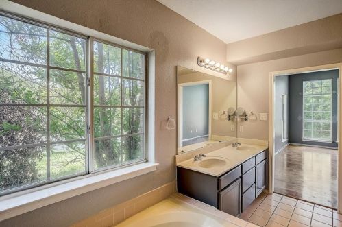 100 Parque Cir, Georgetown TX 78626-4537 exterior