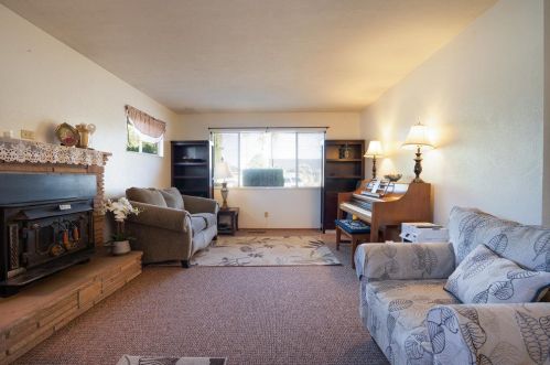 1341 Loma Vista Dr, Hollister CA  95023-6209 exterior