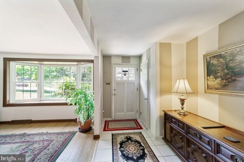 606 Brookwood Rd, Wayne, PA 19087-2312