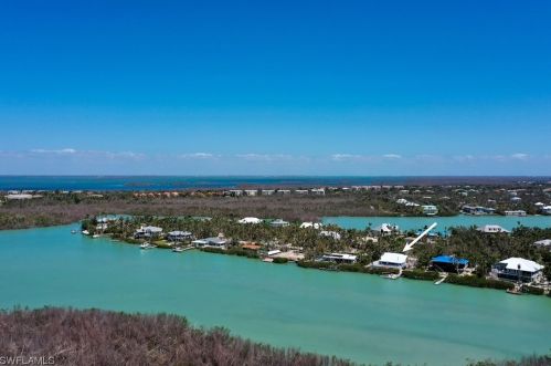 2629 Coconut Dr, Sanibel FL  33957-2005 exterior