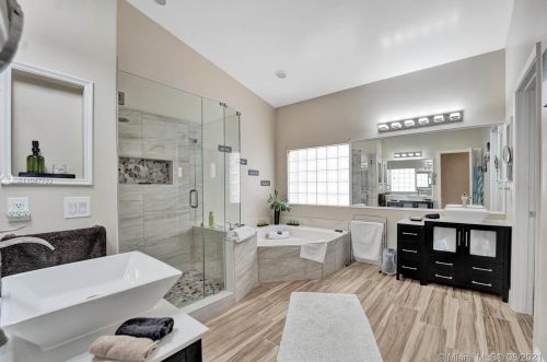 955 203 Ave, Hollywood FL  33029-3440 exterior