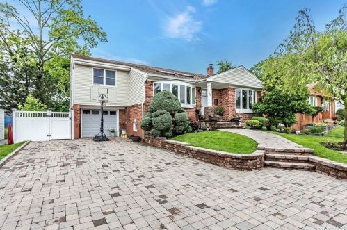 83 Hillary Ln, Westbury, NY 11590-1646