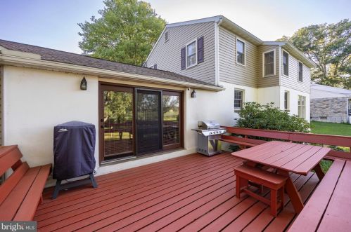 871 Chester Dr, Pottstown PA 19465-7518 exterior