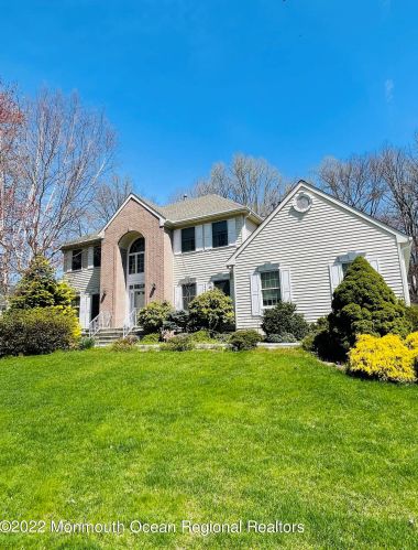 243 Nottingham Rd, Morganville, NJ 07751-9518