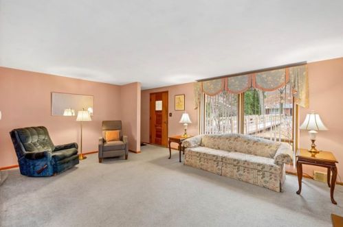 167 Sherwood Dr, Verona, PA 15147-3317