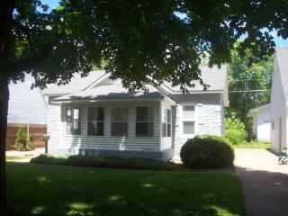 1320 Woodland Ave, Eau Claire, WI 54701-4152