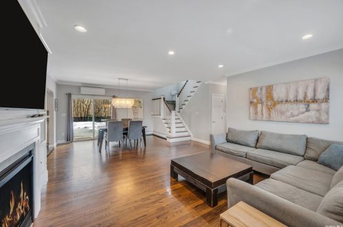 142 Reynolds Rd, West Islip NY  11795-2917 exterior