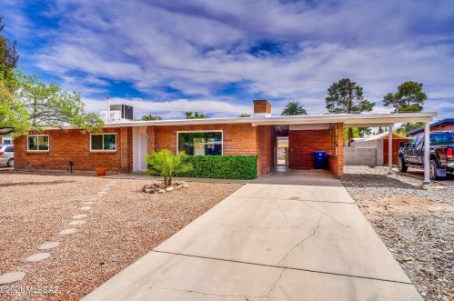 6152 Oak St, Tucson, AZ 85711-4656