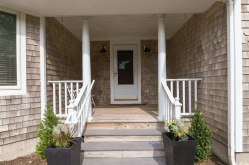 250 Ocean Rd, South Kingstown RI  02882-1346 exterior
