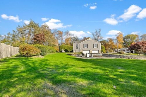 4 Pleasant Rise Cir, Brookfield Center CT  06804-2109 exterior