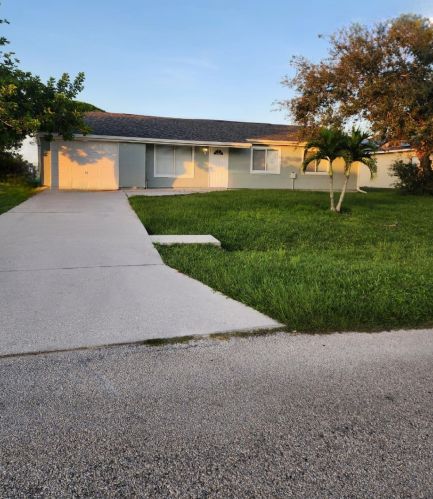 2257 Seamist St, Fort Pierce FL  34952-6851 exterior