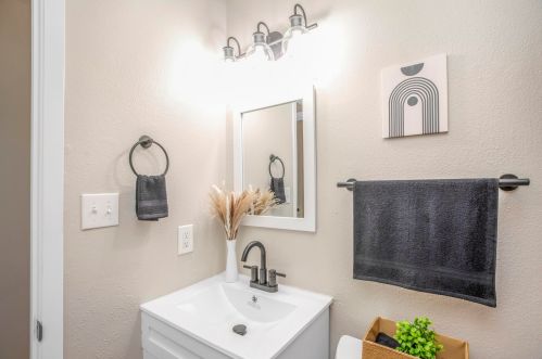 34 6th St, Shalimar FL  32579-1844 exterior