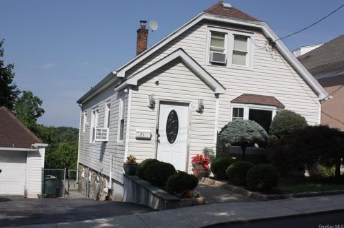 21 Ashland St, New Rochelle, NY 10801-1312