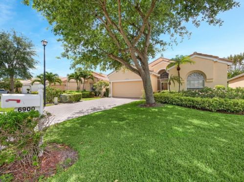 6900 Camille St, Boynton Beach, FL 33437-6056