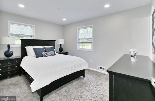 6401 Limerick Ct, Springfield VA  22152-1944 exterior