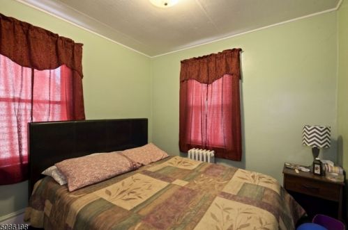 706 Drake Ave, Roselle NJ  07203-2218 exterior