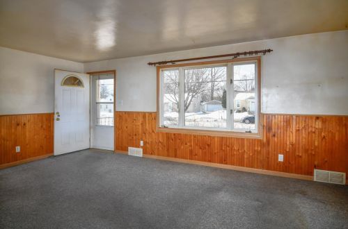 1202 Hickory Hill Dr, Green Bay, WI 54304-2303