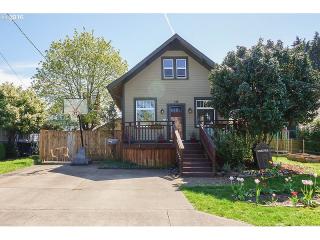 175 Berkeley St, Gladstone OR  97027-2414 exterior