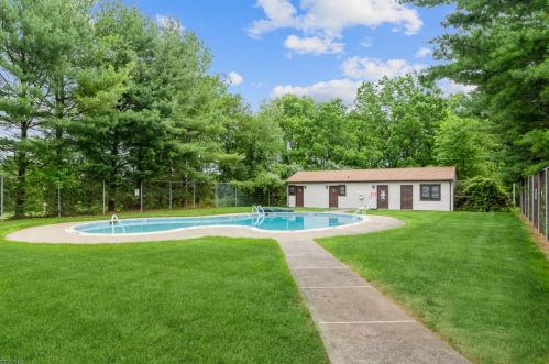 147 Riva Dr, Hackettstown NJ  07840-3728 exterior