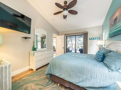 18013 Royal Tree Pkwy, Naples FL  34114-8941 exterior