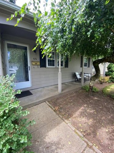 44 Metropolitan Dr, Warwick RI  02886-7920 exterior