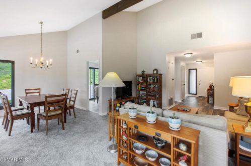 525 Dorado Ct, Calabasas CA  91377-3850 exterior