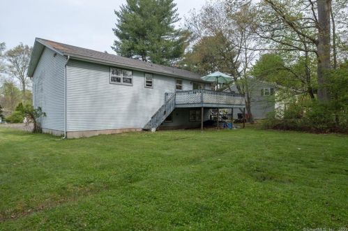 38 Pieper Dr, Wallingford CT  06492-2016 exterior