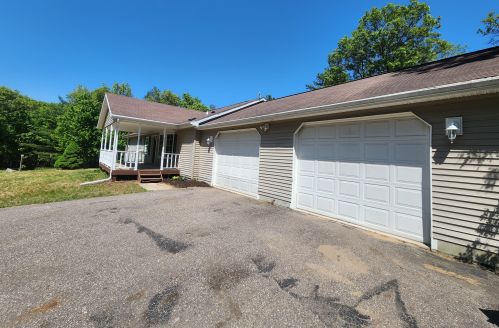 3946 9th Dr, Wisconsin Dells, WI 53965-8569