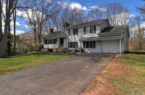 15 Beechwood Dr, North Haven, CT 06473-2003