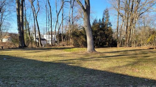 94 Collett St, North Haven, CT 06473-4403