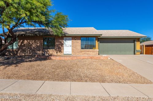 1960 Westmont Dr, Tucson, AZ 85713-2572