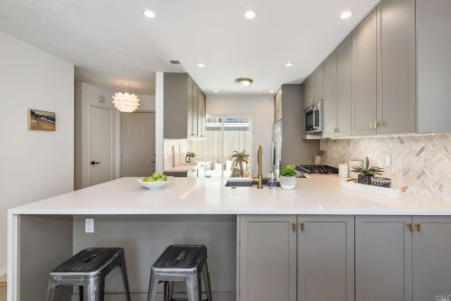 9 Thoreau Cir, Mill Valley CA  94941-4651 exterior