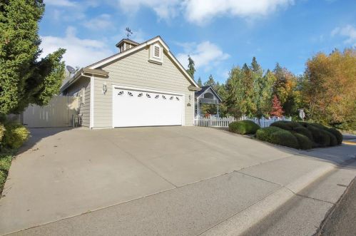 125 Scotia Pne Cir, Grass Valley CA  95945-5418 exterior