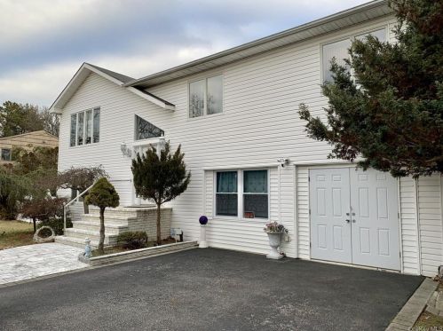 91 Hammond Rd, South Setauket, NY 11720-2841