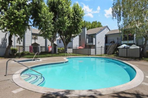 445 Almond Dr, Lodi CA  95240-6304 exterior