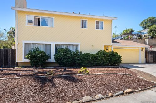 856 Smith Dr, Vista, CA 92084-4432